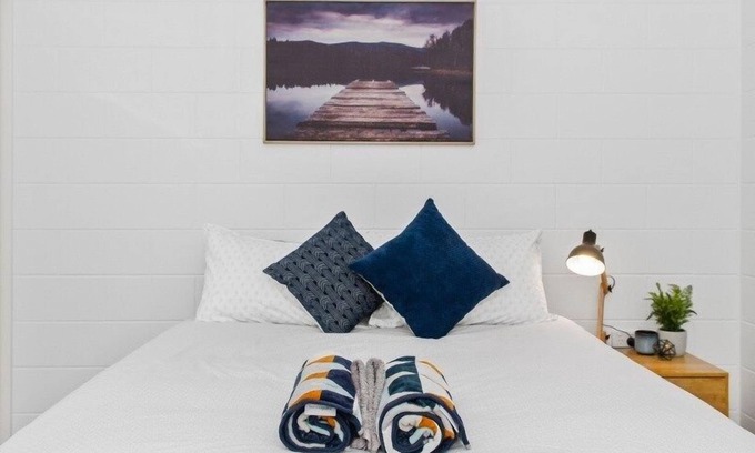 Hermit Park Apartment | #1 Haven on Hughes 2BR Clean Peaceful Close to City