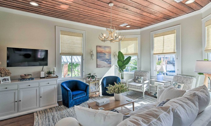 Galveston House | 1 Mi to Beach: Coastal Cottage in Galveston