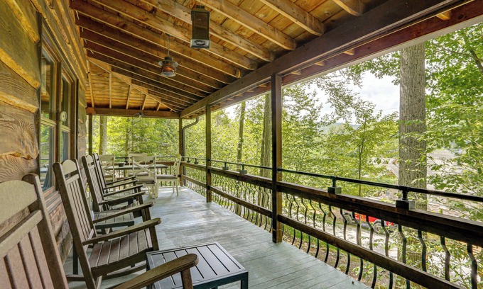 Greentown Cabin | < 1 Mi to Lake: Cabin w/Hot Tub in Greentown!