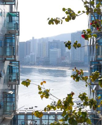 Suyeong-Gu Apartment | 1 minute to the beach! Free parking! Sauna and gym