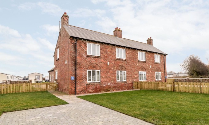 Bridlington Cottage | 1 NORTH COTTAGE, with a garden in Wilsthorpe