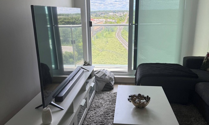 Ledbury - Heron Gate - Ridgemont - Elmwood Condo | 1 Room With Private Washroom in a shared 2Br 2 Bathroom cozy condo