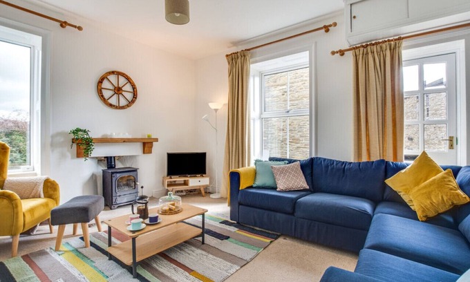 Hawes House | 1 Rose Cottage - Three Bedroom House, Sleeps 5