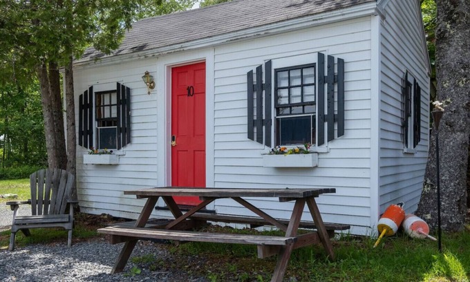 Trenton Apartment | 10 1BR Acadia Cottage w/AC Open Hearth Inn