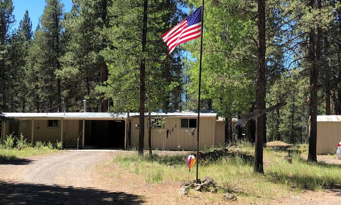 Sunriver Cabin | 10 Acres of privacy near Sunriver