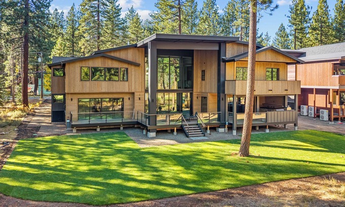 Bijou Park House | 10 bedroom 12 bath Mega Estate on 1 acre with 25 foot ceilings