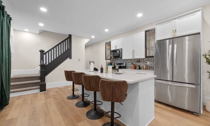 Glen Echo House | 10-Bedroom Escape with Fenced Yard and Games