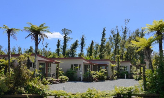 Franz Josef Glacier Hotel | 10 Cottages