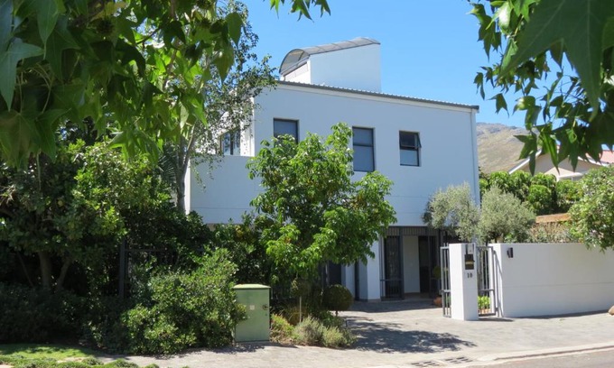 Stellenbosch Apartment | 10 Kommandeurs Ave, Stellenbosch