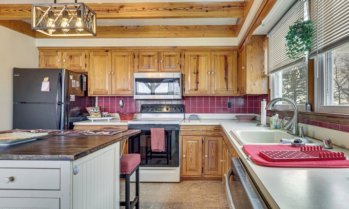 Mount Jackson House | 10 Mi to Bryce Resort: Peaceful Home on 10 Acres