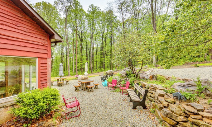 Normalville Cabin | 10 Mi to Mtn Resort: Normalville Cabin w/Balcony!