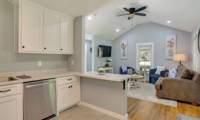 Iuka Cottage | 10 Mi to Tennessee River: Blue Willow-themed Home