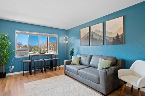 Golden Apartment | 10 min Red Rocks FAMILY FRIENDLY with Bike Storage