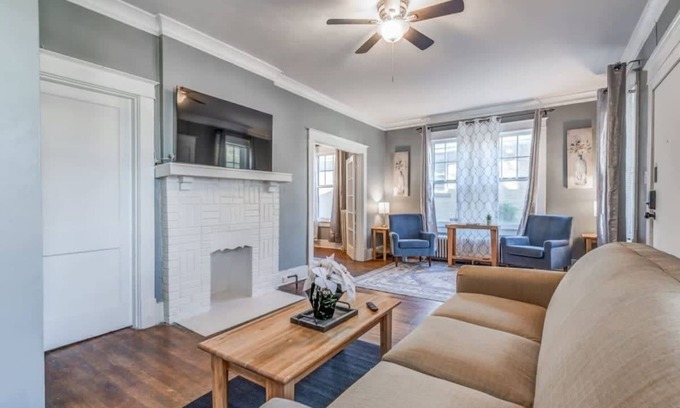 Memphis House | 10 Min to U of Memphis-Rozelle Retreat Right Unit