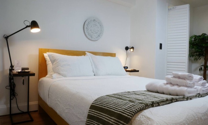 Jersey City Apartment | 10 minute walk to lightrail