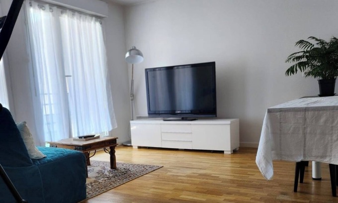 Torcy-le-Grand Apartment | 10 minutes from Disneyland Paris/large 2 room car park