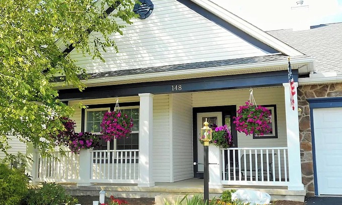 State College House | 10 minutes to PSU! Luxury Linens, Walk to Winery, Playground & Pickleball