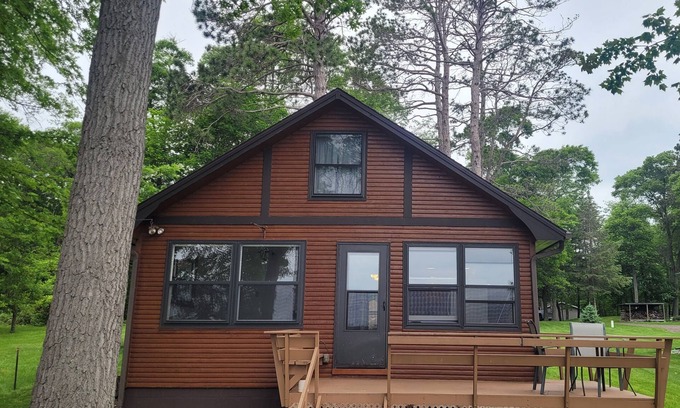 Nevis Cabin | 10 people-3-bedroom cabin in tranquil Nevis with AC, WiFi