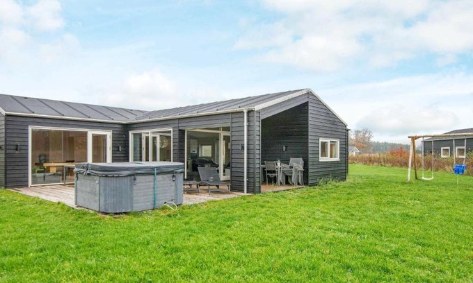 Fjellerup Strand House | 10 person holiday home in Glesborg-By Traum