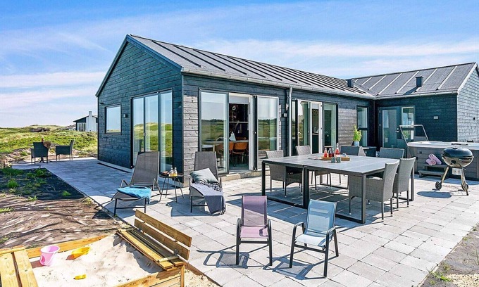 Grønhøj House | 10 person holiday home in Løkken