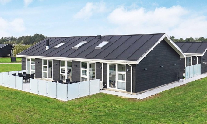 Grønhøj House | 10 person holiday home in Løkken