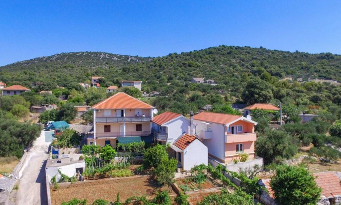 Vinisce Apartment | 100 m² Apartment ∙ 2 bedrooms ∙ 6 guests