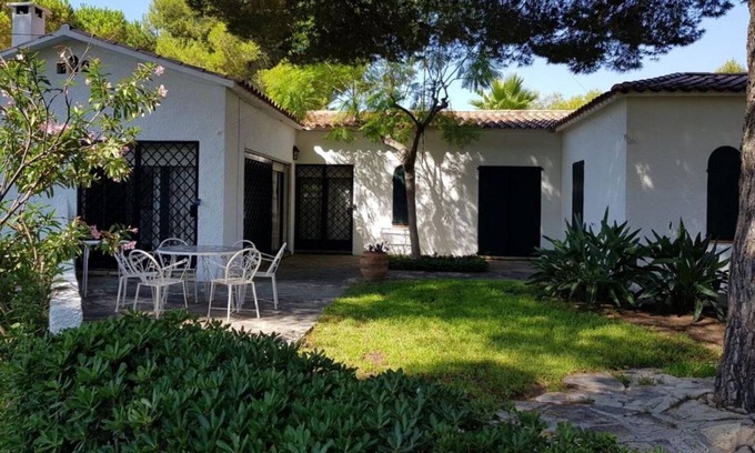 El Roc de Sant Gaieta House | 100 meters from the beach with barbecue