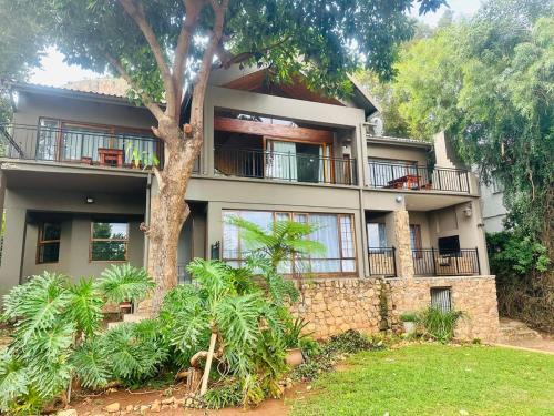 Kosmos Cabin | 100 on Simon Bekker Kosmos