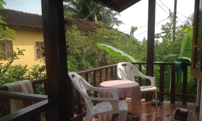 Weligama House | 100 step beach White House