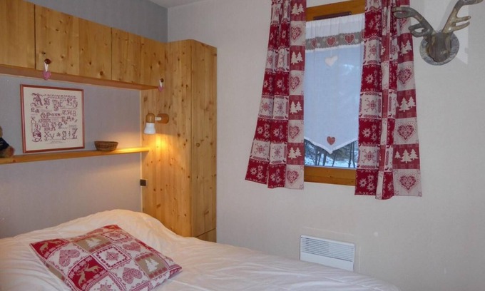 Pralognan-la-Vanoise Apartment | 100m from ski slopes, 2nd floor, balcony, tv, ski locker, 34m², Pralognan-la-Vanoise
