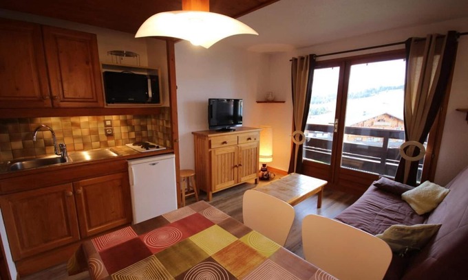 Les Saisies Apartment | 100m from resort center, 1st floor, view ski slopes, balcony, tv, ski locker, 22m², Les Saisies