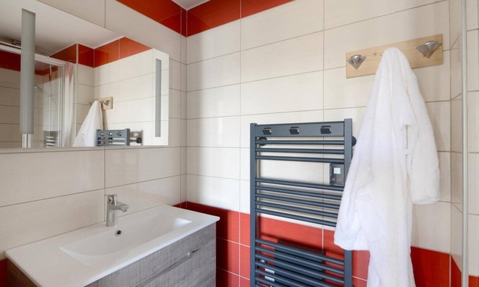 Bellentre Apartment | 100m from ski slopes, 3rd floor, view mountain, balcony, tv, ski locker, 66m², Montchavin La Plagne