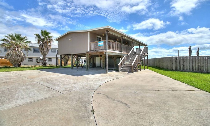 Leeward Sands House | 102 m² House ∙ 3 bedrooms ∙ 10 guests