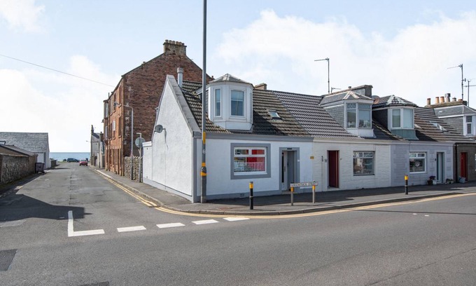 Girvan Cottage | 105 m² Cottage ∙ 2 bedrooms ∙ 4 guests