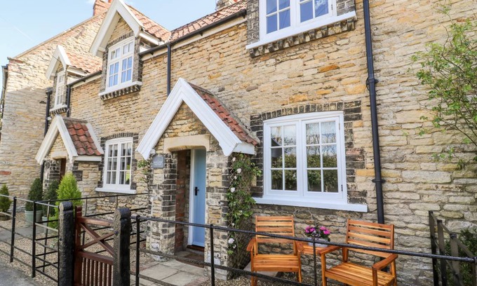 Brantingham Cottage | 105 m² Cottage ∙ 2 bedrooms ∙ 3 guests