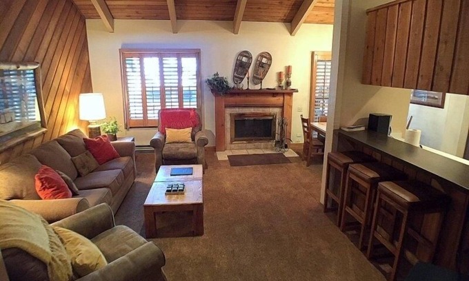 Mammoth Lakes Condo | 106 Premium by RedAwning