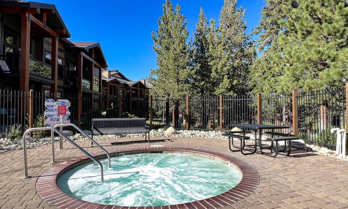Mammoth Lakes Condo | 107 m² Condo ∙ 2 bedrooms ∙ 4 guests