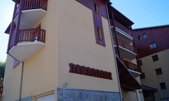 Le Sauze Apartment | 10m from resort center, 5th floor, view ski slopes, balcony, parking, tv, ski locker, 65m²