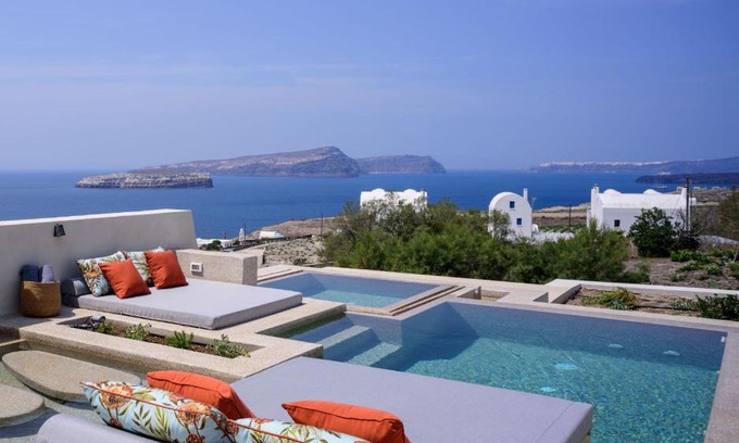 Akrotiri Hotel | 11:11 By Potnia