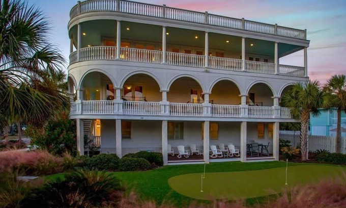 Charleston County House | 11 Bedroom, Pool, Hot Tub, Pool Table, Elevator, Putting Green - Sea Palace