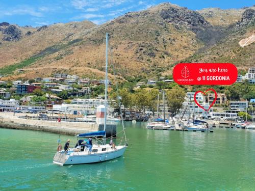 Gordons Bay Central Apartment | '11 Gordonia'- 2 En-suite Bedrooms, Beach access & Great location