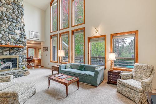 Murphy House | 11 Mi to Cathedral Hills Home with Fireplace!