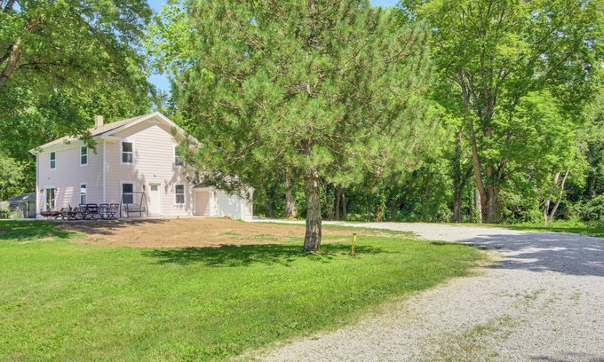Holt House | 11 Mi to Smithville Lake: Private Home Near Winery