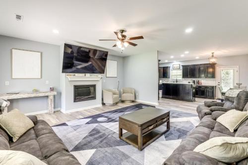 Troy House | 11 Mi to Troy University Family Home with Yard