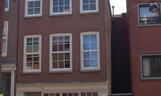 Grachtengordel-West Apartment | 110 Sq Meter Ground Floor Apartment in Jordaan
