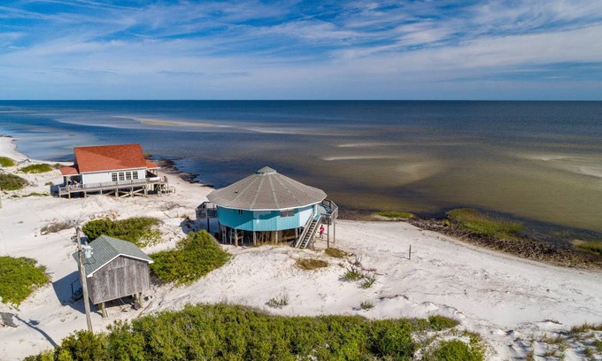 Cedar Island House | 112 m² House ∙ 2 bedrooms ∙ 4 guests