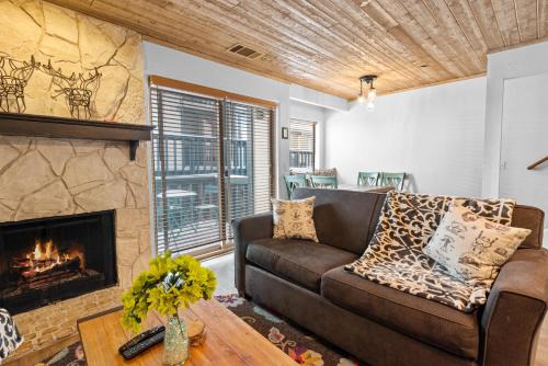 Big Bear Lake House | 114 - Cubby Condo - Meredith Lodging