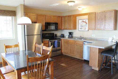 Eagle River House | 115, Lower Duck Lake Condo