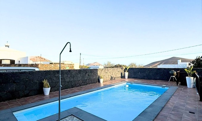 Nazaret Villa | 12 min walk from Lagomar Museum! Ideal to enjoy your pool with your family.