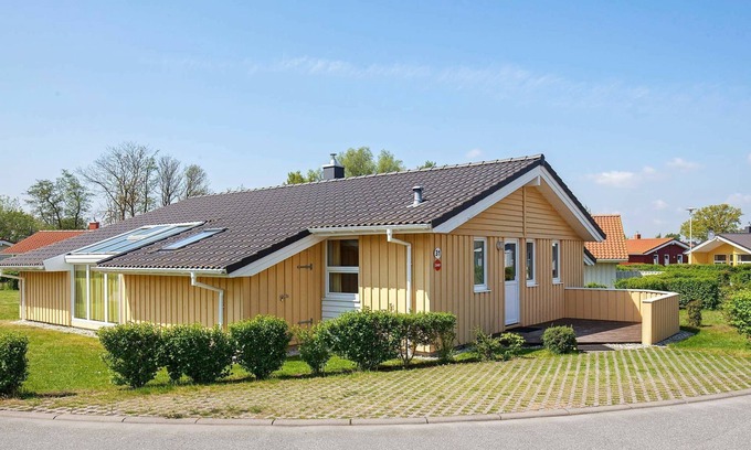 Lensterstrand House | 12 person holiday home in GROEMITZ